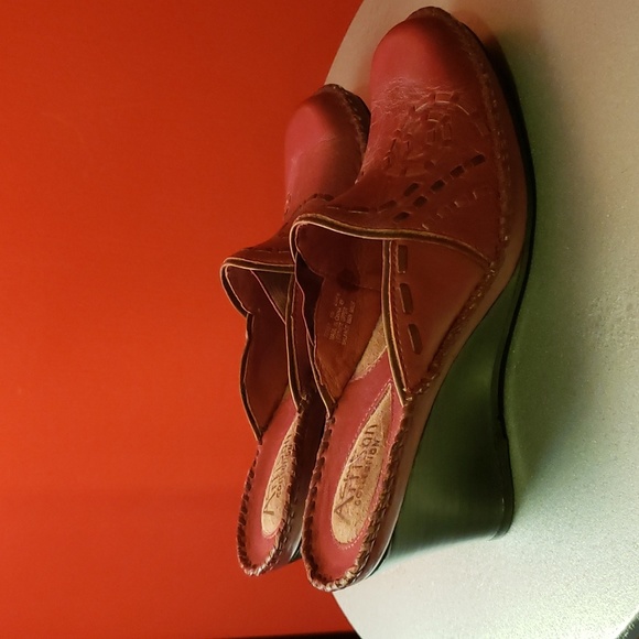 Clark's Artesian Collection Casual Slip on Red Leather Shoe - Picture 5 of 5